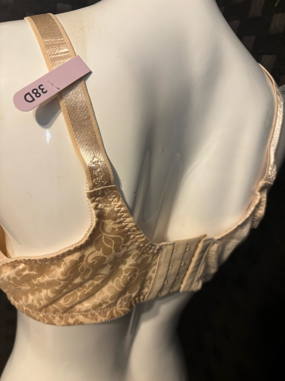 Bali bra style 3372 wire free 
Size 38 D - Picture 2 of 5